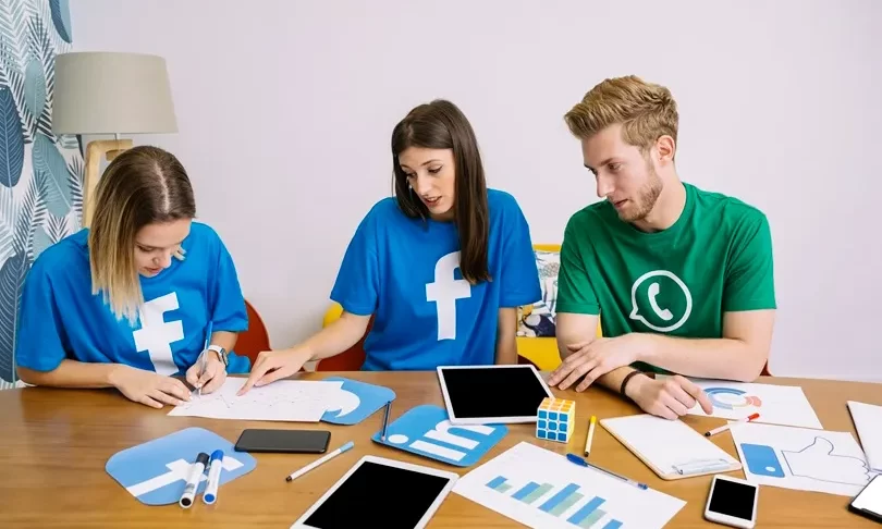 social-media-team-discussing-plan-workplace
